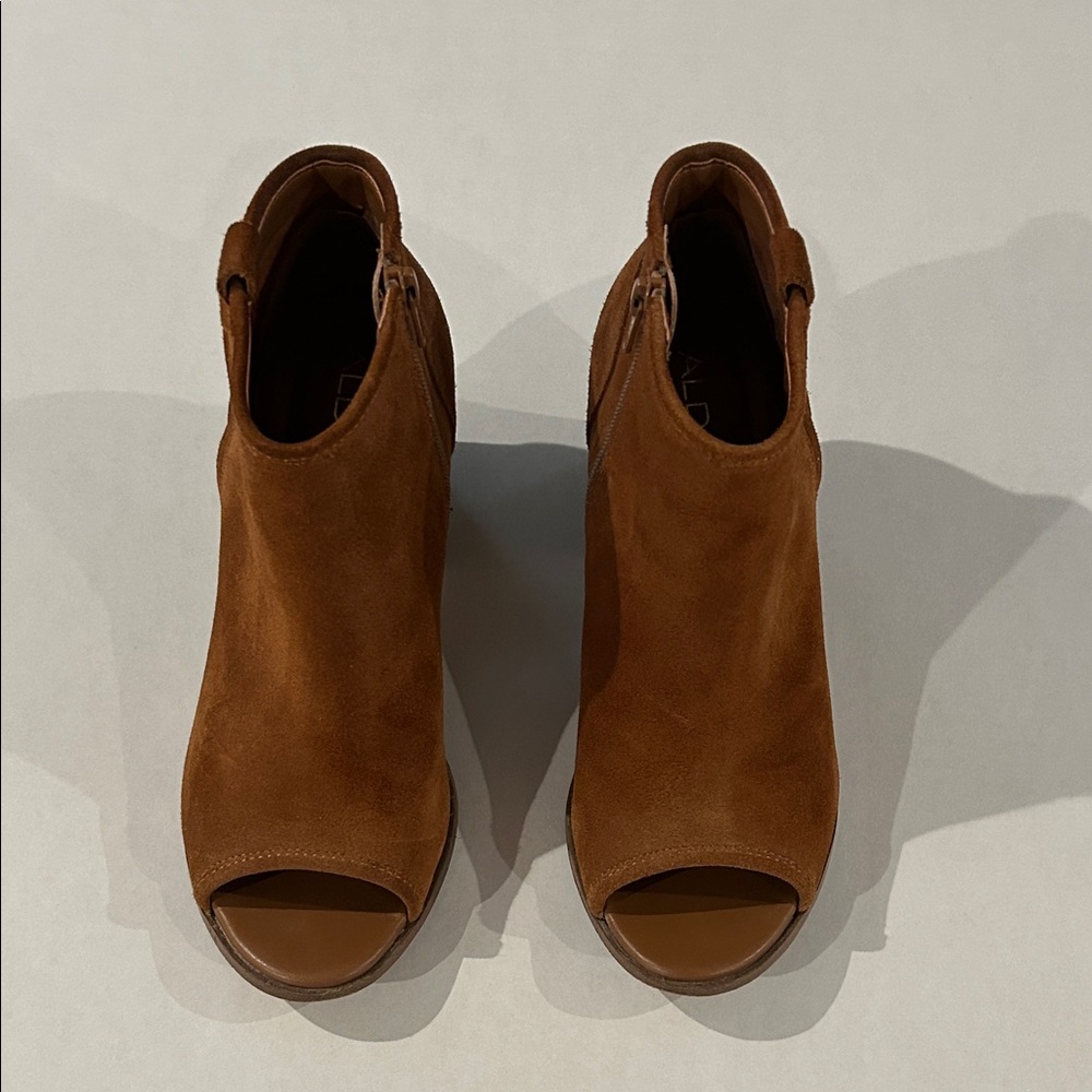 Aldo women’s size 7.5 suede tan boots open toe